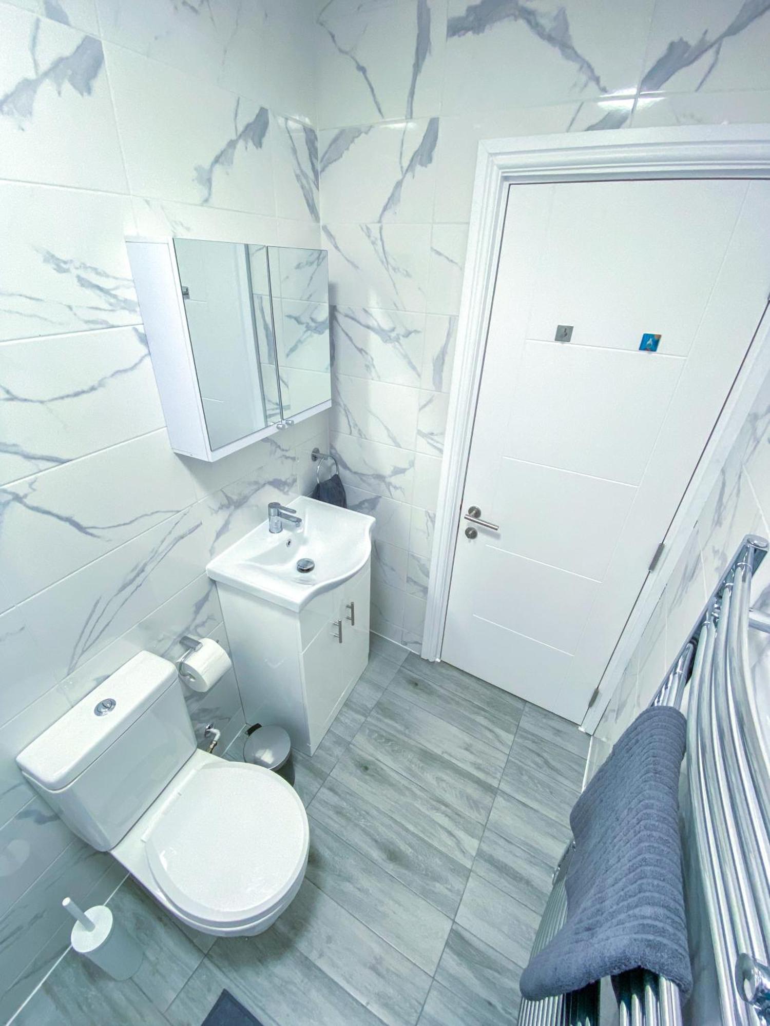 Modern 1-Bedroom Flat, 5 Guest, London - F2 Dış mekan fotoğraf