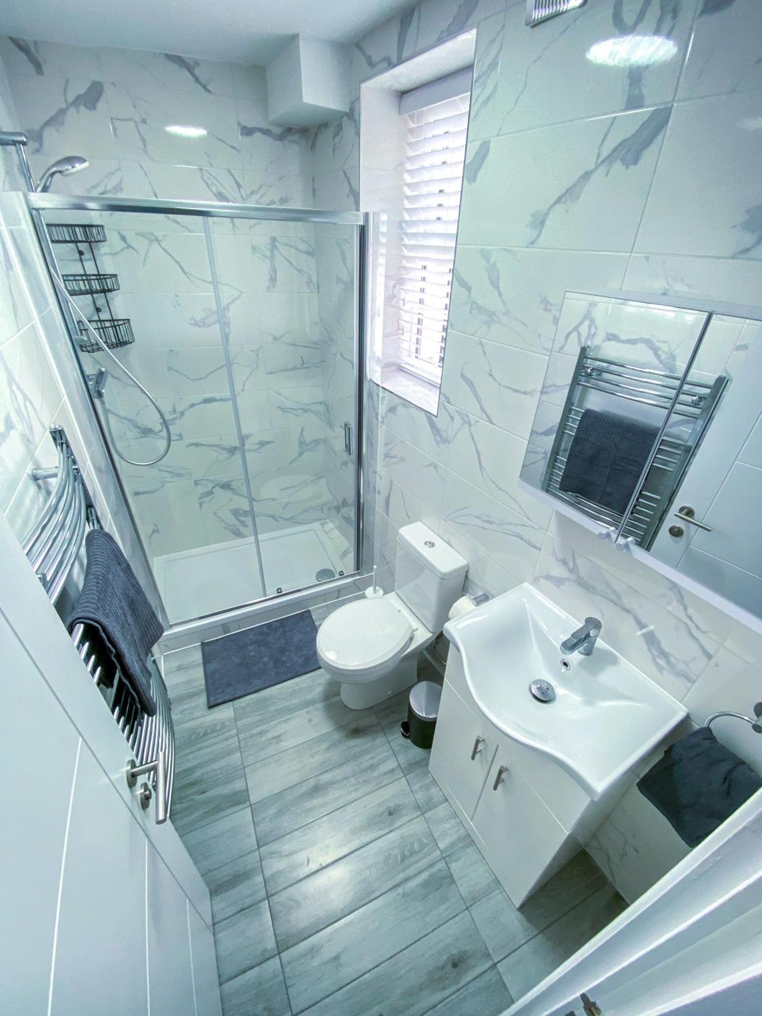 Modern 1-Bedroom Flat, 5 Guest, London - F2 Dış mekan fotoğraf